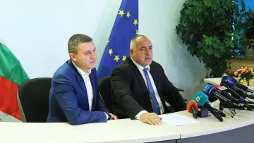 Горанов отново предупреди за вдигане на данъци