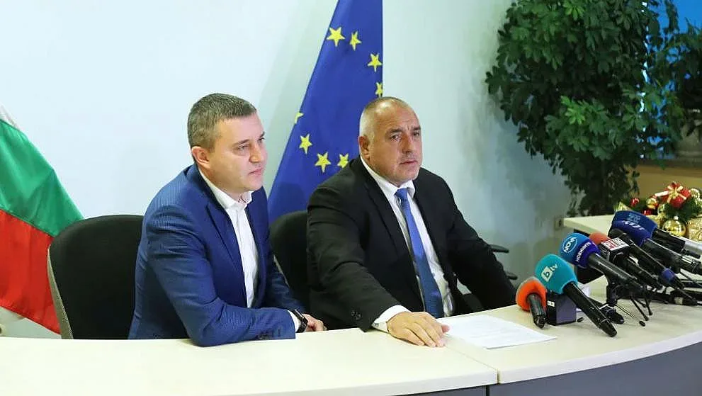 Горанов отново предупреди за вдигане на данъци