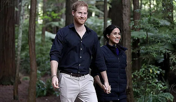 Меган опънала палатка в двора на Бъкингам