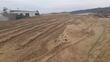 Багер разкопа дюните в Ахтопол