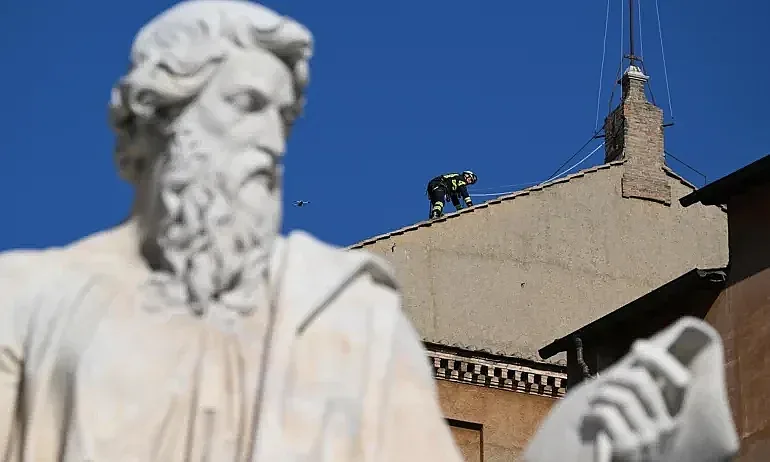 За новия папа. Ватиканът монтира комин