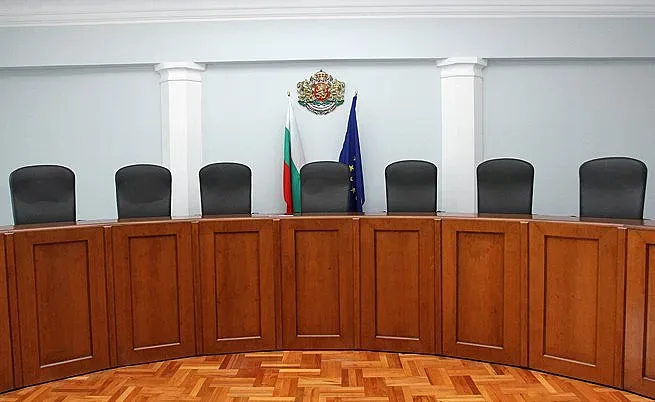 КС ще гледа казуса на Радев по закона за здравето