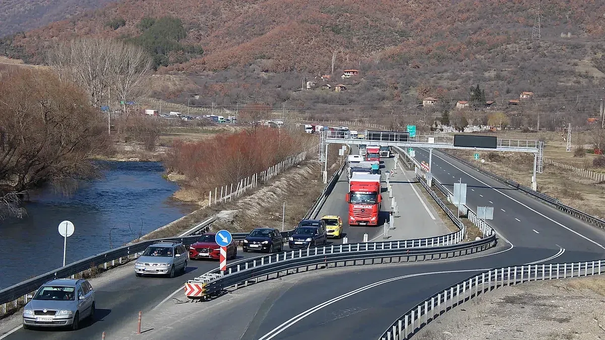 Кошмарната тапа на Кресненското дефиле. Ето колко часа се чака
