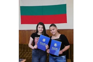 За пример: Ученички върнаха загубени пари