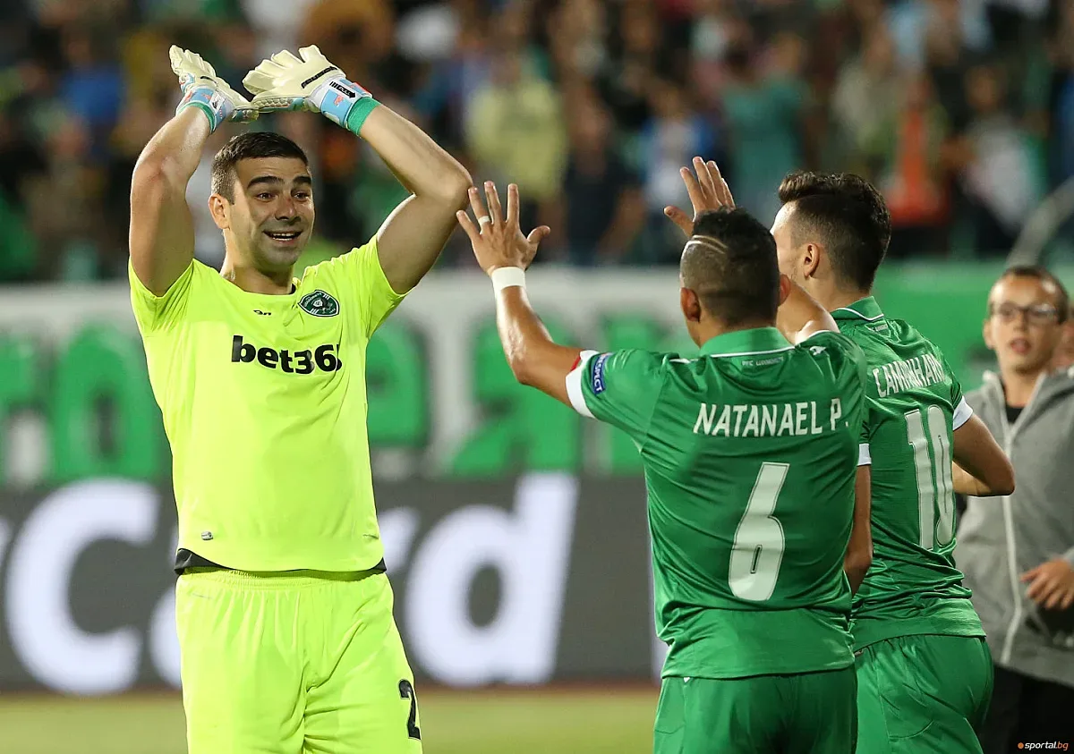 Домусчиев поздрави вратар за новия договор