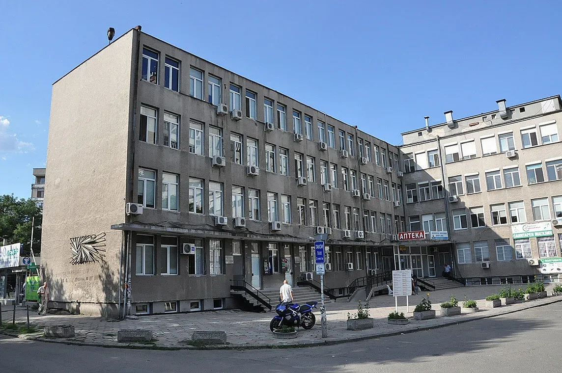 Реновират знакова поликлиника в Бургас