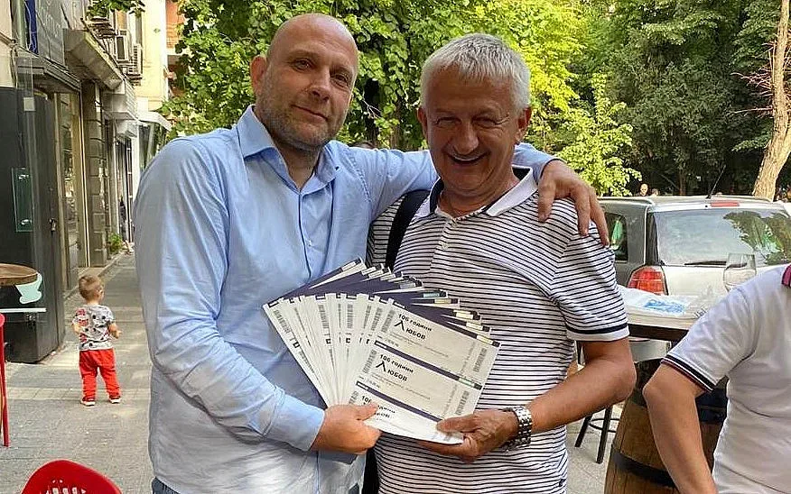 Христо Крушарски дари за Левски