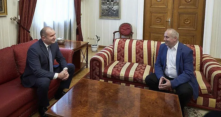 Радев се застъпва за музиканти и танцьори