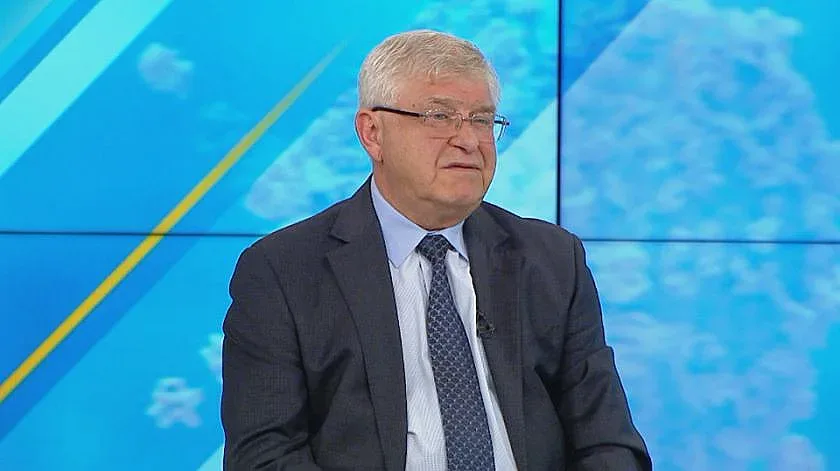 Здравният министър не дава да има балове