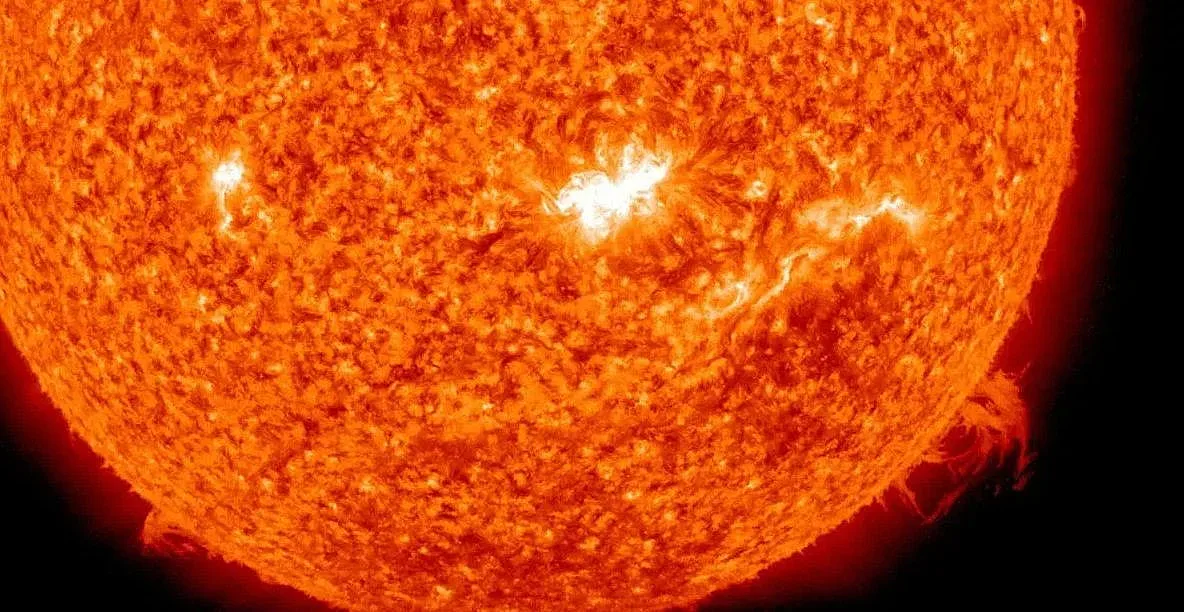 Слънцето ни носи повече гръм и трясък