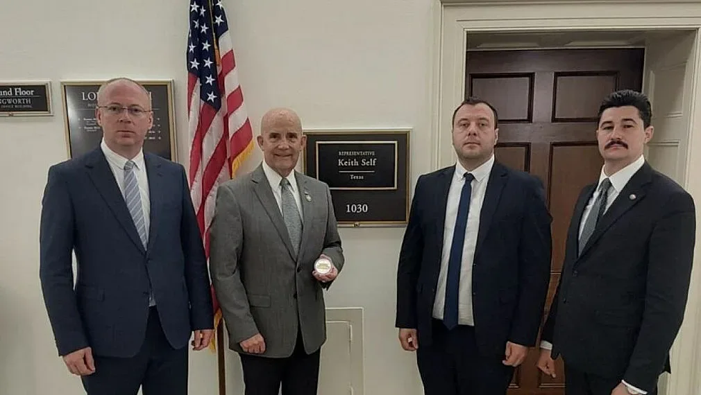 "Възраждане" с нова атака срещу еврото. Какво предложиха на среща в САЩ