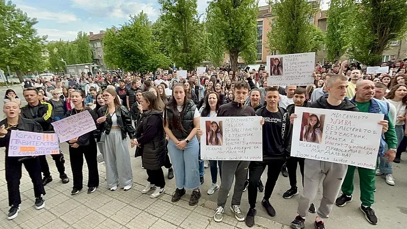 Заради убийството на Маги. Стотици на бунт