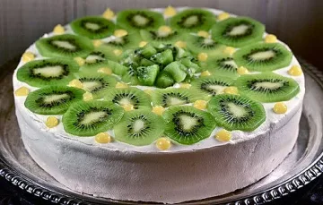 Торта с извара и киви
