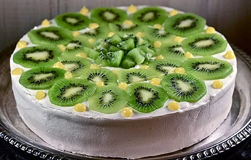 Торта с извара и киви