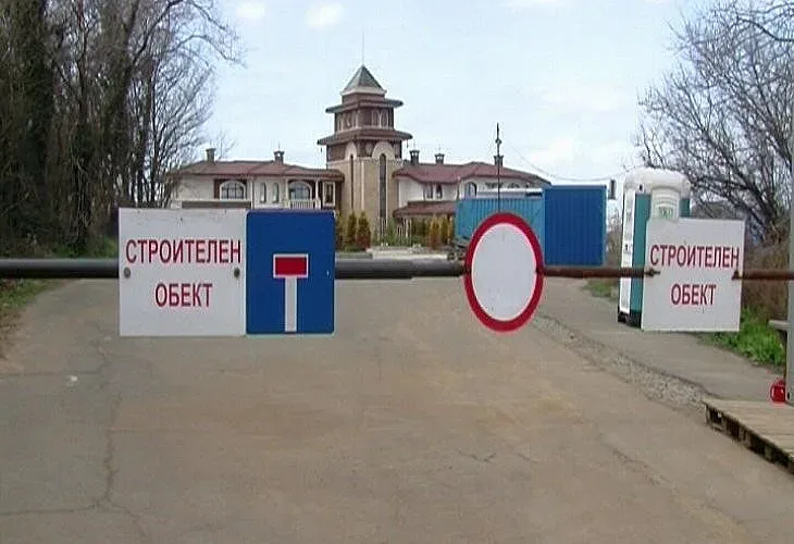 Гори вилният комплекс в „Росенец“