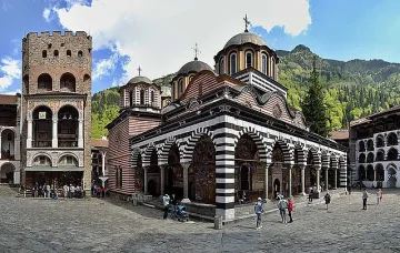 Отвориха Рилския манастир за посетители
