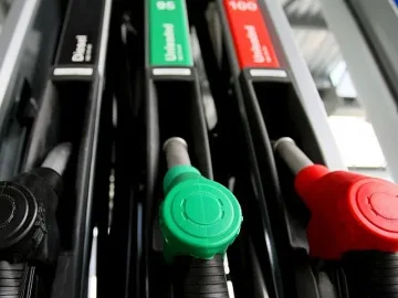До 100 ще са държавните бензиностанции