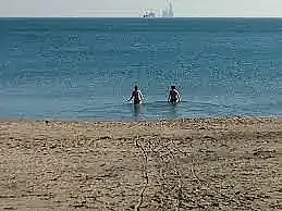 Лудо време: сутринта с яке, на обяд с бански