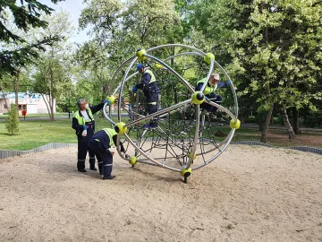 Общинският щаб разреши на три малки търговски комплекса да отворят