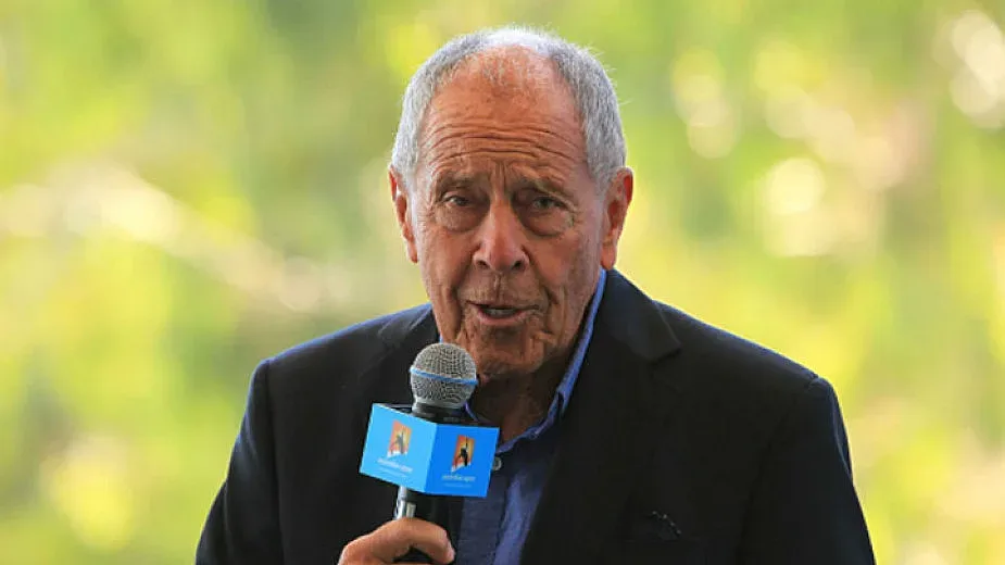 Легенда в тениса припадна на корта