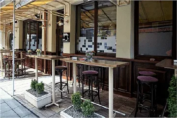 Култови барове в София прохождат отново