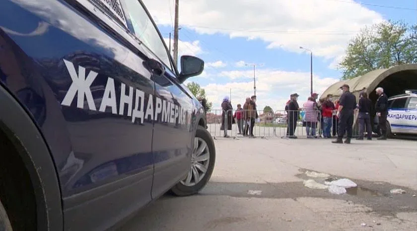 Поляха с дезинфектант ромския квартал в Ямбол