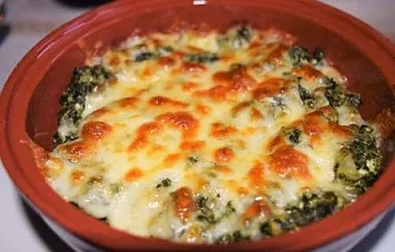 Гювечета с броколи и спанак