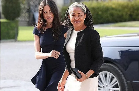 Меган е хвърлила око на имение с водопад