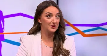 Депутатка изби рибата! Къде иска да кърми