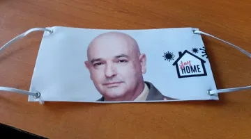 Маските с лика на Мутафчийски - хит