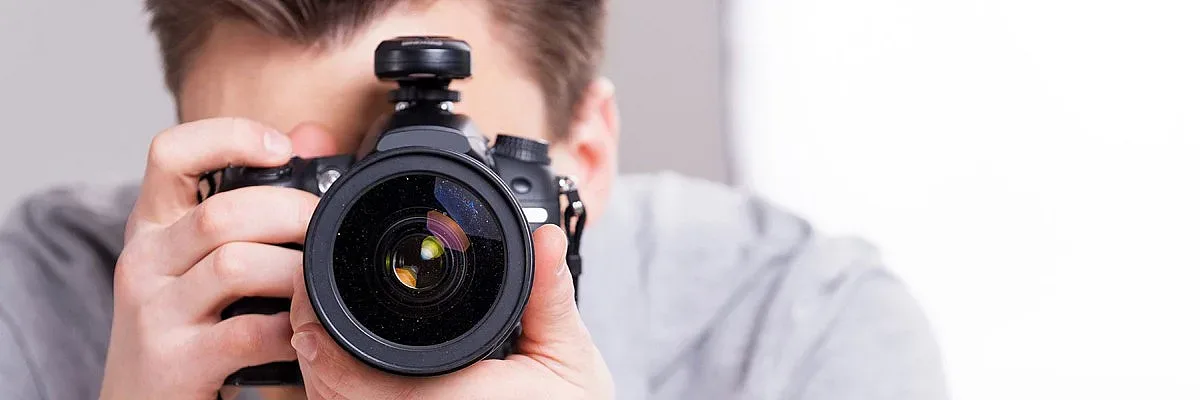 Безработен фотограф помага на деца от цялата страна