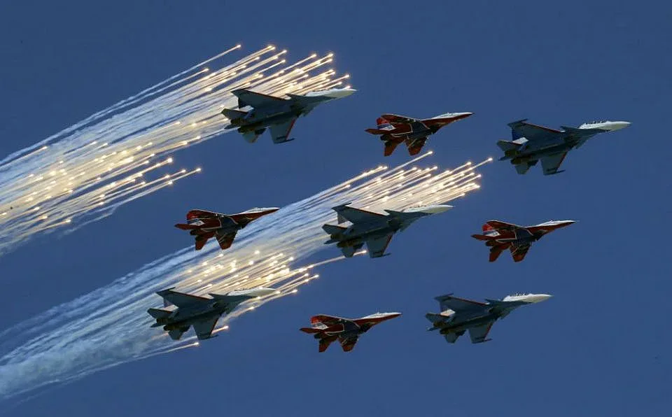 Русия показва бойните си самолети