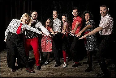 “ШиЗи импро театър” радва с онлайн комедия