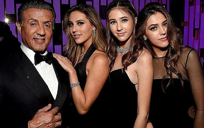 Слай: „Нормалните“ в изкуството са скучни