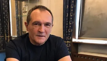 Жив да го ожалиш! Приятели издържали Божков