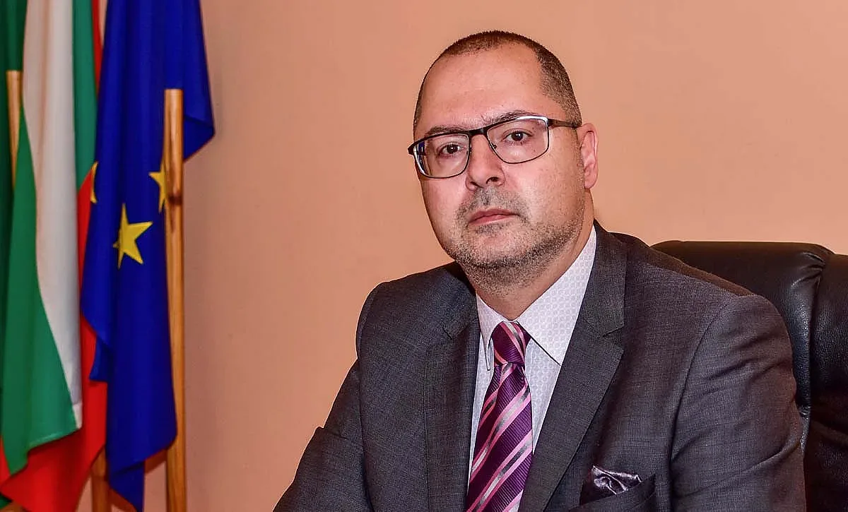 Д.Николов: Не сградата, децата правят Училището!