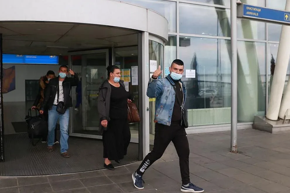 Държали като арестанти нашите в Париж