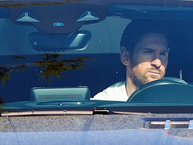 Меси се мести в Сити през зимата