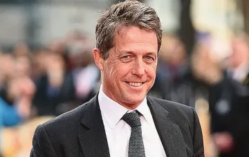 Любимецът на дамите Хю Грант чукна 60