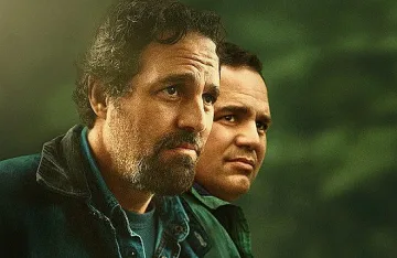 Натали Ууд, Яна Титова и Марк Ръфало по HBO