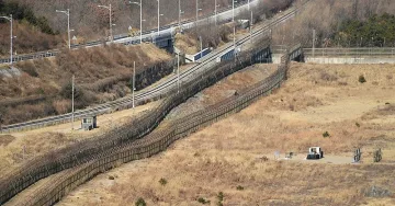 Стрелят се по границата между Северна и Южна Корея