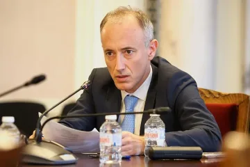 Красимир Вълчев отговори за телефоните в час. Идват строги санкции