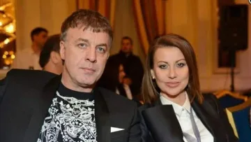 Наско и Илиана с трето внуче