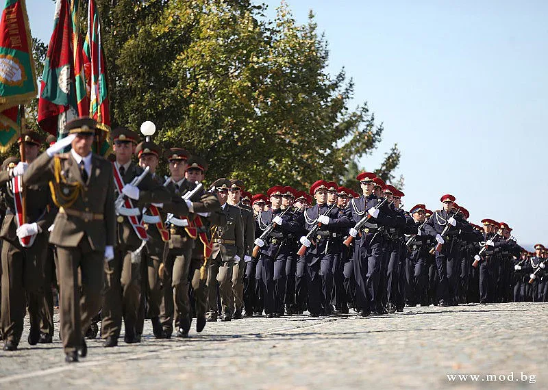 Заря за 6 май,армията показва какво може по телевизията