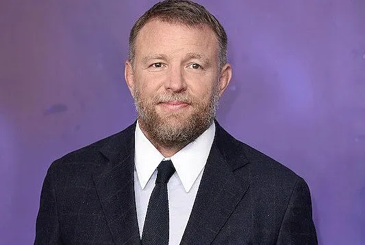 Гай Ричи си присади коса