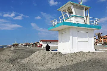 Ще опъват въжета на плажовете в Италия