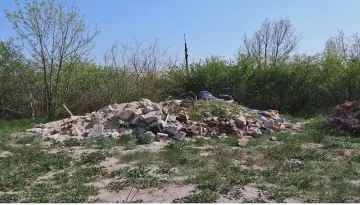 Варненският некропол потъна в боклуци