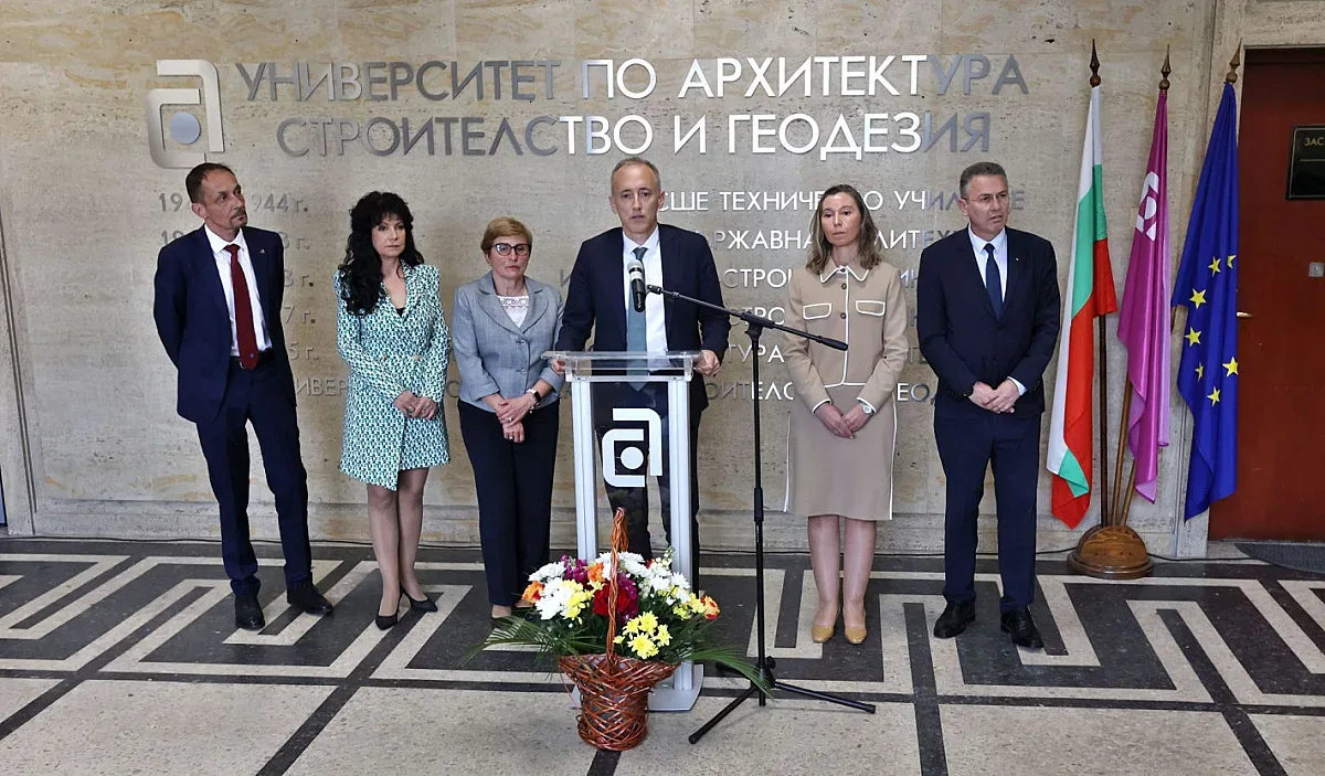 Просветният министър отсече за матурите по математика! Няма мърдане