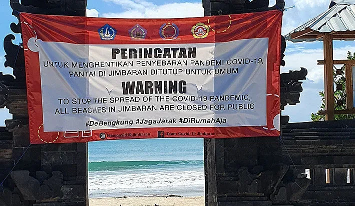 В Бали стържат коронавируса с монета