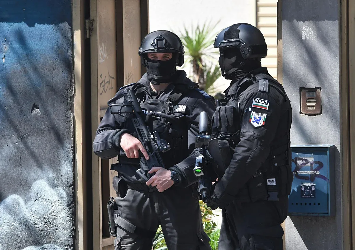 Ултрас и боксьор сред биячите на Слави Ангелов